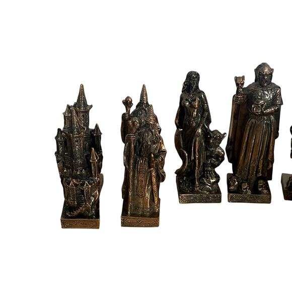 Design Toscano Mystical Legends Chess Set Silver Copper - Picture 14 of 16